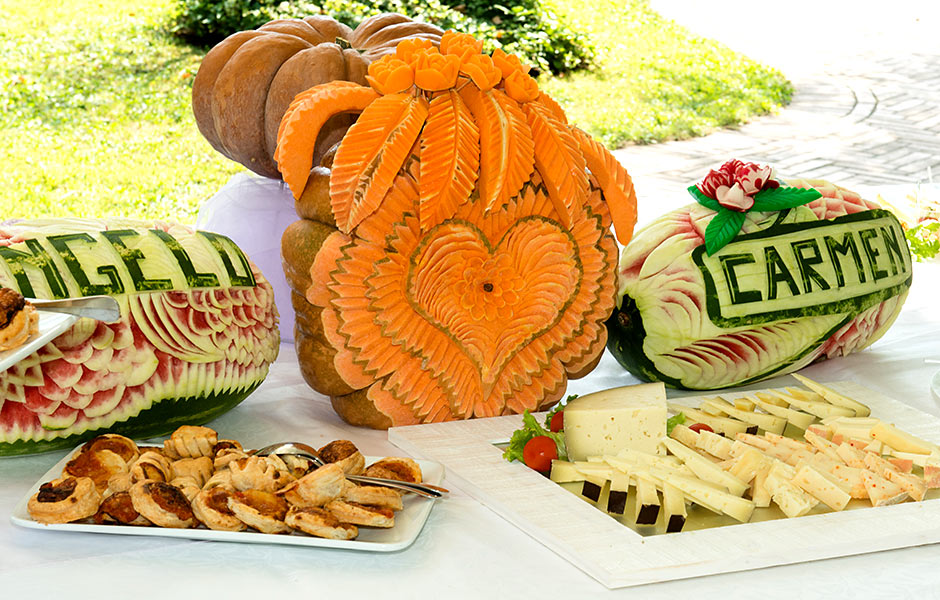 Creazioni con frutta e verdura scolpita