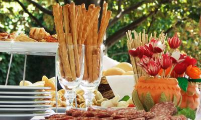 Tavolo con antipasti