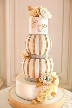 Diversi modelli di torte nuziali